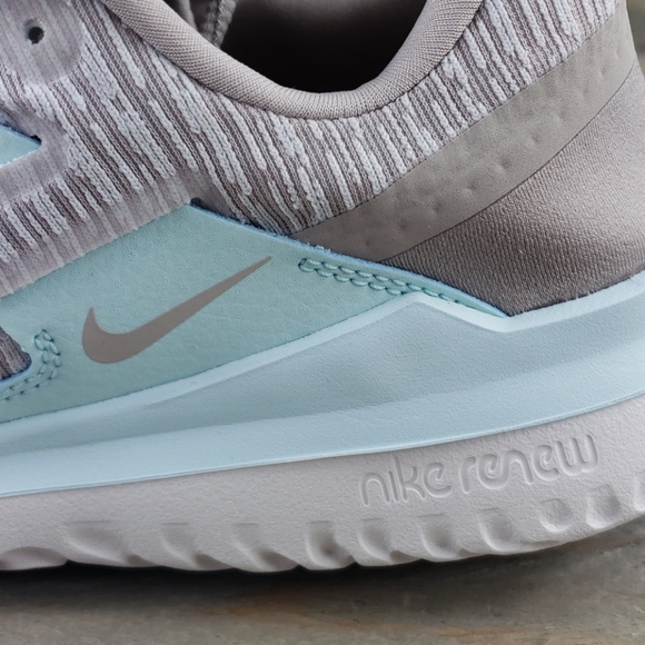 NEW Nike Renew Arena Women's  Running Shoes NEW - Picture 8 of 9